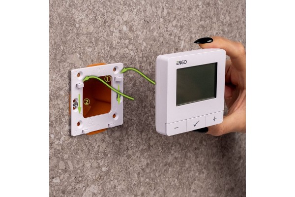 ENGO E25-BATW терморегулятор накладной ZigBee/868 МГц, белый